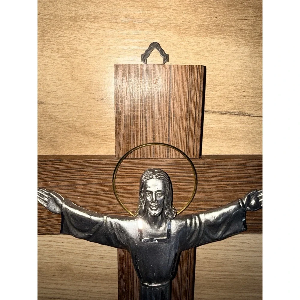 VINTAGE JESUS RISEN on THE WOODEN CROSS  W/ HALO‎ Pewter Wall Hanging